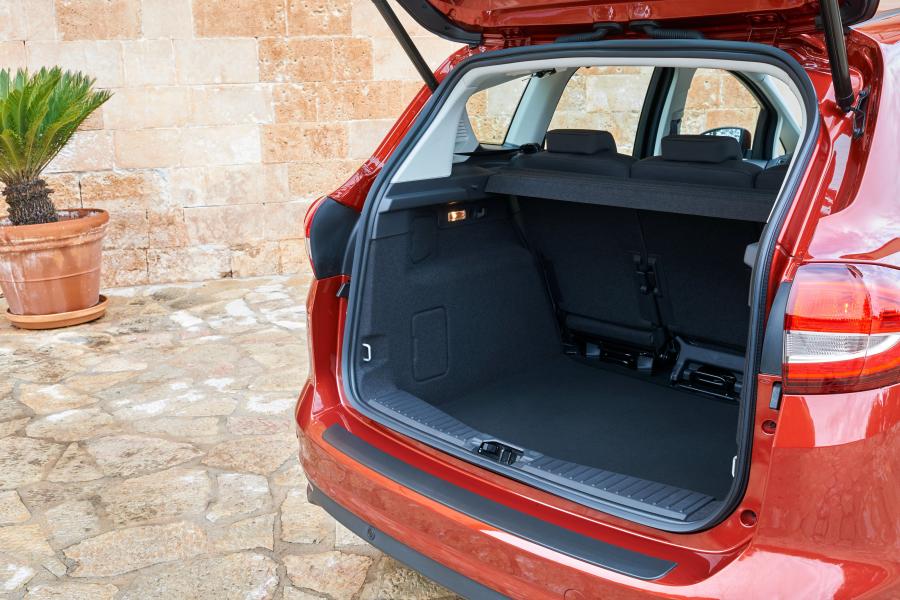 Багажник Ford C-Max 2015 года  (фото 18 из 34)